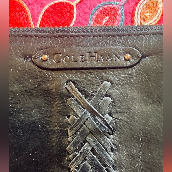 Wonderfully detailed Cole Haan black leather wallet! Measures apx 8 x 4“. EUC. - Picture 4 of 12